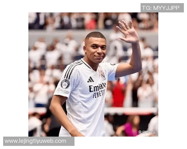 姆巴佩幽默回应对方球迷法语嘲讽称口音太烂引发笑声