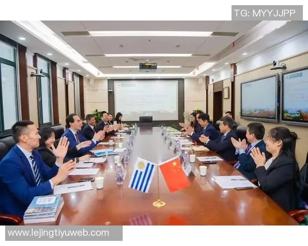 乌拉圭球员奥利维拉积极参与慈善活动助力食品篮分发希望温暖更多需要帮助的人