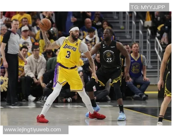 浓眉半场表现亮眼12投6中罚球全中助力球队争胜