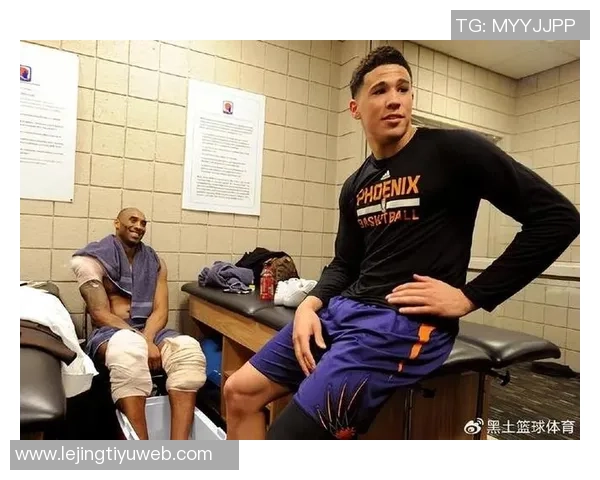 布克谈球队信任建立过程强调夏季训练的重要性与团队凝聚力