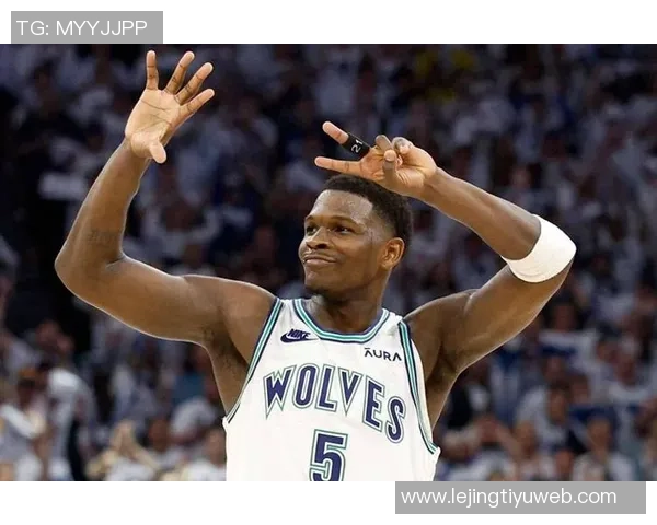 兰德尔谈与爱德华兹的默契配合：赛季磨合让我们更加默契无间