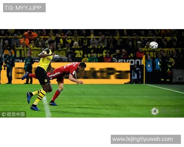 翁达夫背对球门神奇一击外脚背凌空撩射精彩破门瞬间