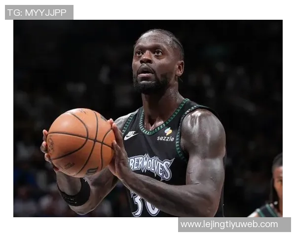 兰德尔表现出色11投7中斩获21分8助攻三分球命中率高达50