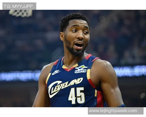 多诺万米切尔半场表现低迷9投仅3中三分球命中率不佳仅得9分4助