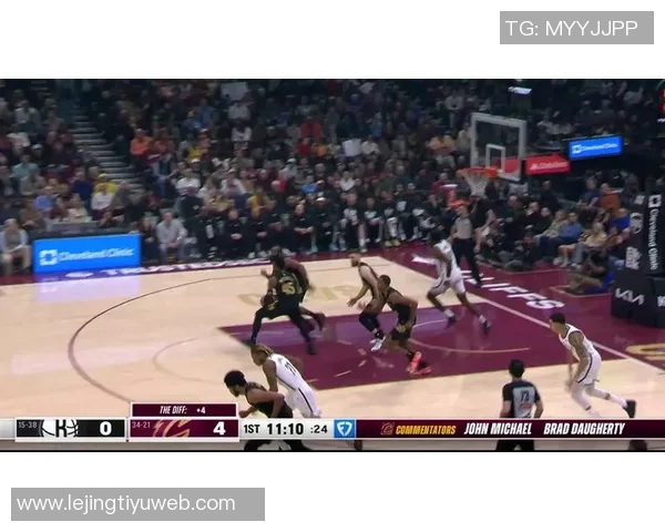 小莫布里半场表现抢眼17分钟内10投6中斩获13分4篮板2封盖